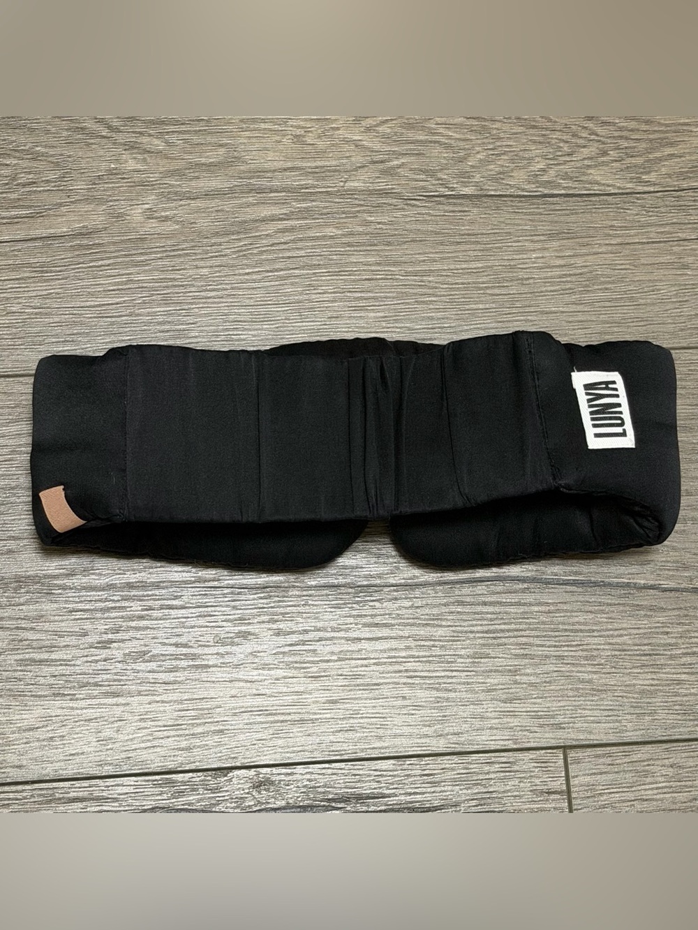 Lunya Washable Silk Eye Mask 100% Silk Black One Size - Picture 4 of 6